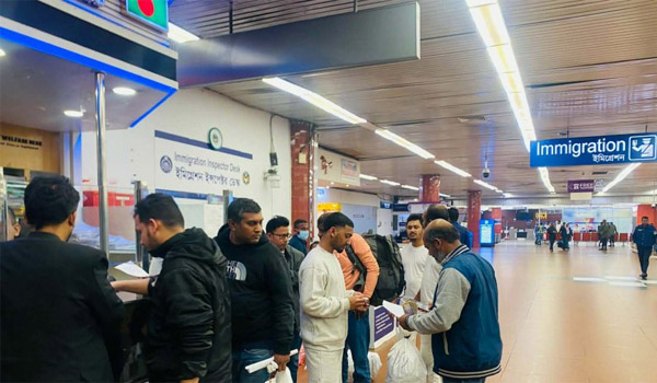 যুক্তরাষ্ট্রে আরও ৩৬ বাংলাদেশিকে শূন্য হাতে ফেরত পাঠাল আও