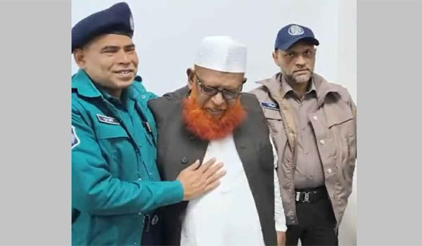 আবুল কালাম আজাদ ট্রাইব্যুনালে আত্মসমর্পণ করলেন