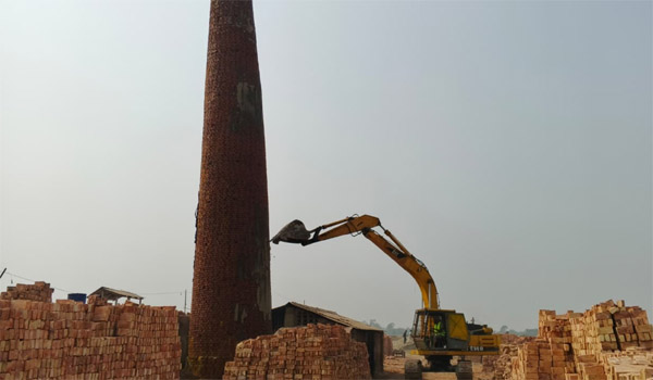 পাইকগাছায় ৩ অবৈধ ইটভাটা ও ৫০টি কয়লা চুল্লি উচ্ছেদ