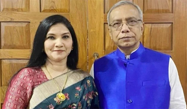 সাবেক প্রেস সচিব নাঈমুল ইসলাম ও তার স্ত্রীর বিরুদ্ধে দুদকের চার্জশিট