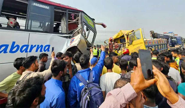 ফরিদপুরে বাস-ট্রাক মুখোমুখি সংঘর্ষ, নিহত ২