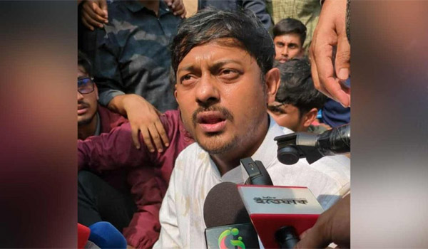 নাসীরুদ্দীন পাটওয়ারীর ওপর হামলা ও ডিম ছোড়ার অভিযোগ