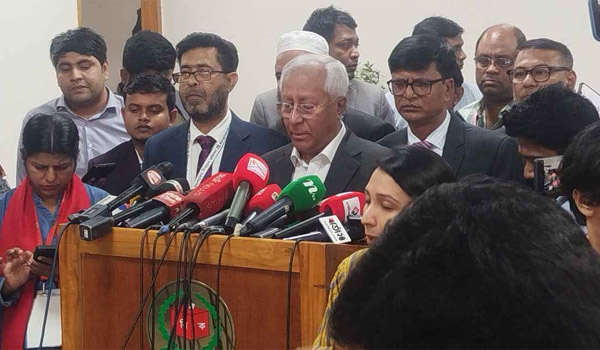 প্রথম সাড়ে ৪ ঘণ্টায় ভোট পড়েছে ৩২.৮৮ শতাংশ