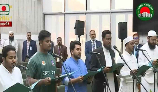 নির্বাচিত সংসদ সদস্যরা দু’বার শপথ নিলেন এনসিপির