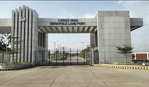 বেনাপোল-পেট্রাপোল ইমিগ্রেশনে যাত্রী চলাচল ও আমদানি-রপ্তানি বন্ধের ঘোষণা