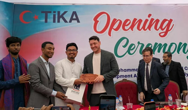 বিশ্বকাপজয়ী ফুটবলার মেসুত ওজিল এখন ঢাকা বিশ্ববিদ্যালয়ে