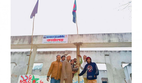 বকশীগঞ্জে ‘জয়বাংলা’ স্লোগানসহ অপ্রাপ্তবয়স্ক নেতাকর্মীদের পতাকা উত্তোলন