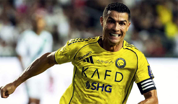 ৪১ বছর বয়সে রোনালদোর অসাধারণ রেকর্ড