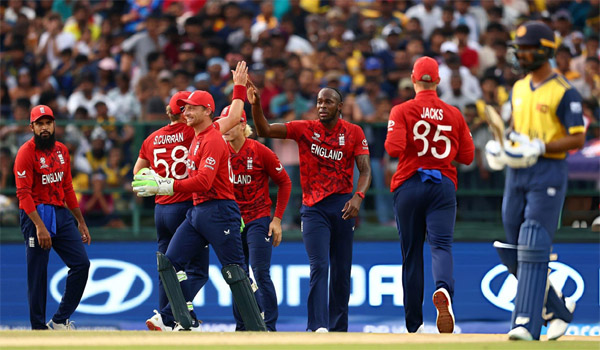 লঙ্কানদের ৯৫ রানে অলআউট করে ইংল্যান্ডের বড় জয়