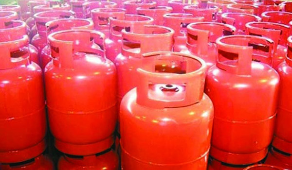 এলপিজির দাম ১৫ টাকা কমলো