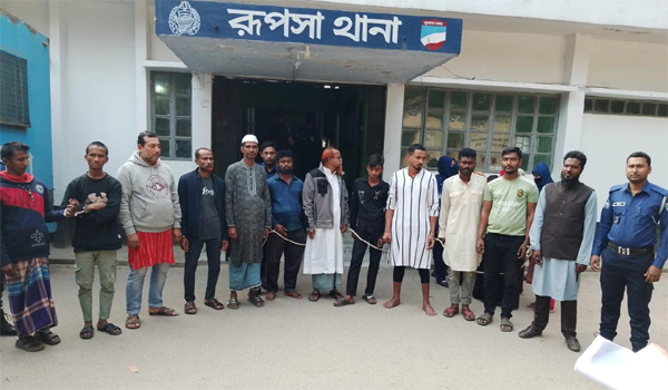 রূপসায় আসামি ছিনিয়ে নিতে পুলিশের উপর হামলা, আটক ১২