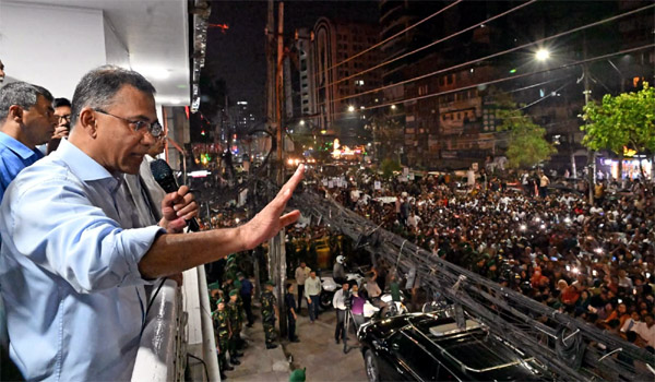 প্রথমবারের মতো প্রধানমন্ত্রী হিসেবে বিএনপি কার্যালয়ে তারেক রহমানের উপস্থিতি ও নেতাকর্মীদের উচ্ছ্বাস