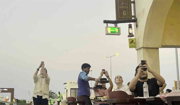 ইরানি হামলার ছবি-ভিডিও শেয়ারের অভিযোগে কাতারে ৩১৩ জন গ্রেপ্তার