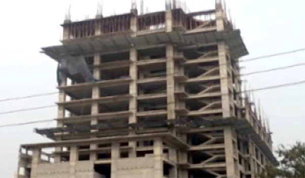 খুলনায় নির্মাণাধীন ক্যান্সার হাসপাতালের ১৫তলা থেকে শ্রমিকের পড়ে মৃত্যু