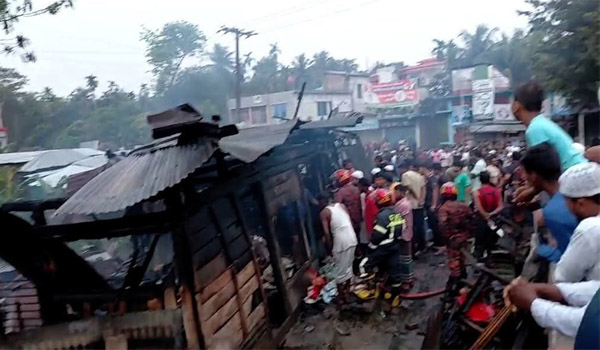 বাগেরহাটে আগুনে ৮ দোকান ভস্মিভূত, ব্যবসায়ীদের প্রায় অর্ধকোটি টাকার ক্ষতি