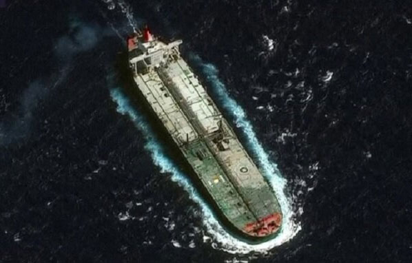 তেলবাজার নিয়ন্ত্রণে ইরানের ওপর নিষেধাজ্ঞা শিথিলের পথে ট্রাম্প প্রশাসন