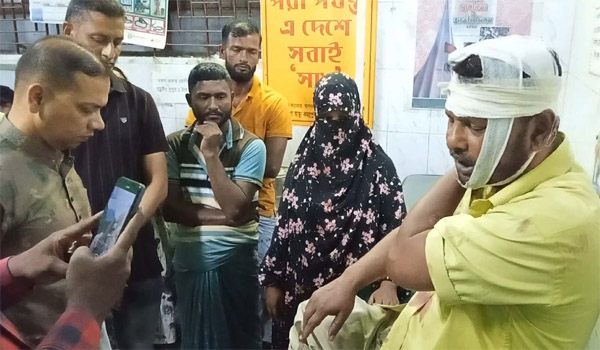 মোংলায় জামায়াত নেতার নেতৃত্বে সশস্ত্র হামলায় বিএনপি নেতা ও স্ত্রী জখম