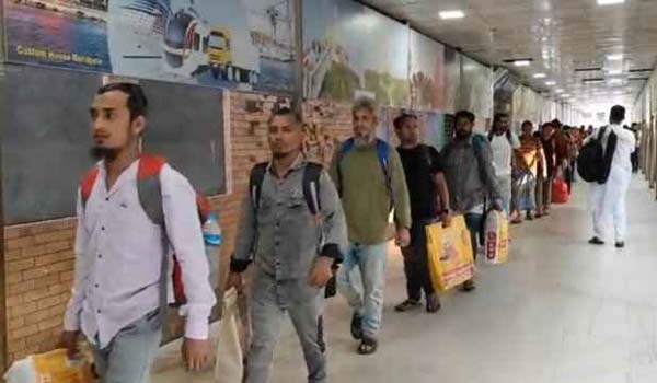 ভারতে কারাভোগ শেষে বেনাপোলে দেশে ফিরেছে ৩৩ বাংলাদেশি