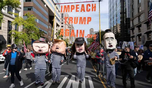 ট্রাম্পকে সরাতে ‘নো কিংস’: যুক্তরাষ্ট্রজুড়ে ইতিহাসের বৃহৎ বিক্ষোভের ডাক