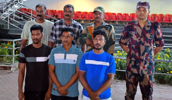 এক বছরের সাজা শেষে দেশে ফিরলেন তিন বাংলাদেশি যুবক