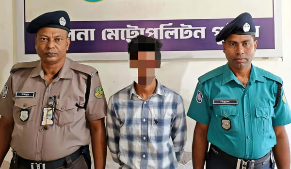 খুবি ছাত্রীর মৃত্যুর ঘটনায় চালক গ্রেফতার