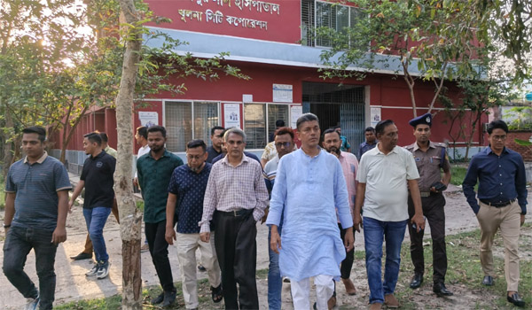 খালিশপুরে লাল হাসপাতাল ও স্কাউট মাঠ পরিদর্শন করেন হুইপ বকুল, উন্নয়নের আশ্বাস