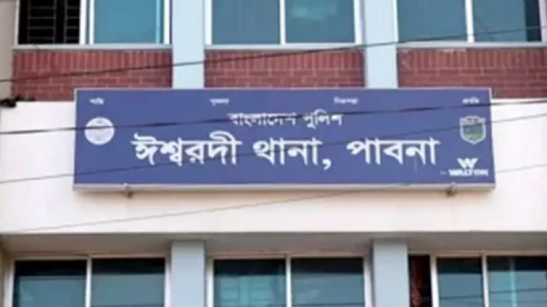 পদ্মায় টহলরত পুলিশের ওপর সন্ত্রাসী হামলা, ওসিসহ ৫ পুলিশ সদস্য গুলিবিদ্ধ