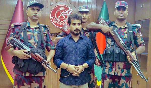 যশোরে ৬ কোটি ৬২ লাখ টাকার হীরক খণ্ড জব্দ, ভারতীয় নাগরিক গ্রেফতার