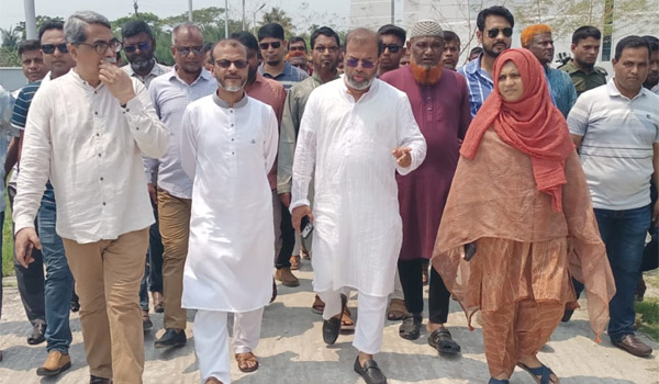 প্রতিমন্ত্রী শেখ ফরিদুল ‘আমাদের গ্রাম ক্যান্সার কেয়ার অ্যান্ড রিসার্চ সেন্টার’ পরিদর্শন