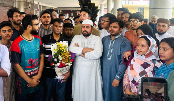 নাহিদ ইসলাম ড. ইউনূসকে রাজপথে বিক্ষোভে নামার আহ্বান জানিয়েছেন