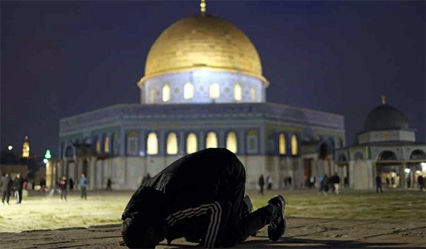 ৪০ দিন পর খুলল আল-আকসা: ফজর নামাজে ফিরেছেন ৩ হাজারের বেশি মুসল্লি