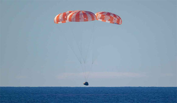 আর্টেমিস-২: সফল চাঁদযাত্রার পরে নিরাপদে পৃথিবীতে ফিরলেন চার নভোচারী