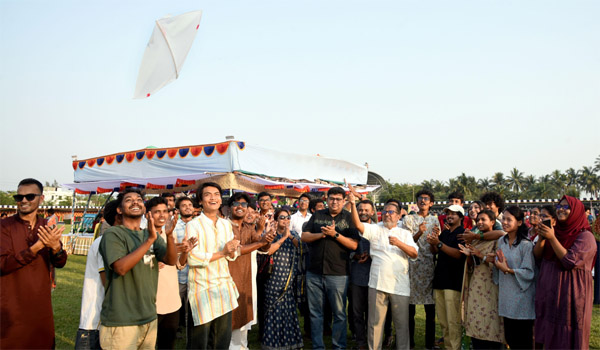 চৈত্র সংক্রান্তিতে খুলনা বিশ্ববিদ্যালয়ে প্রাণবন্ত ঘুড়ি উৎসব