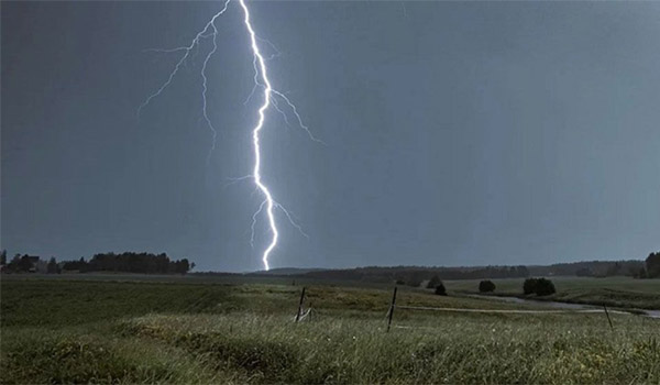 চুয়াডাঙ্গায় বজ্রপাতে স্কুলছাত্রসহ ২ জন নিহত