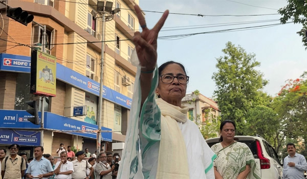 মমতার হুঙ্কার: ‘দুই-তৃতীয়াংশ সংখ্যাগরিষ্ঠতা নিয়ে ফের ক্ষমতায় আসছি’