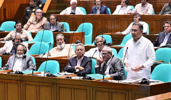 সংসদের রীতি মেনে প্রধানমন্ত্রীর আচরণ প্রশংসিত