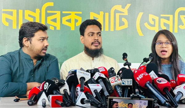 তেলপাম্পে যানবাহনের লাইন উধাও নিয়ে আখতারের প্রশ্ন