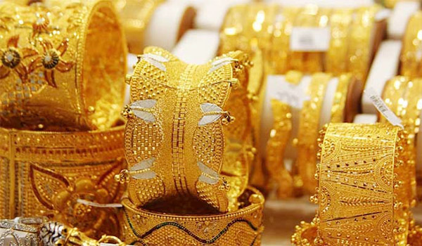 দেশের বাজারে সোনার দাম আরও কমলো