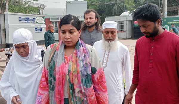 শেখ মুজিবুর রহমানের ভাষণ বাজিয়ে ইমির কারামুক্তি
