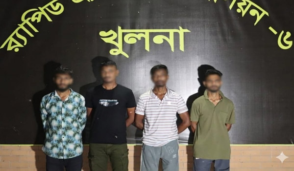 খুলনায় র‌্যাবের ঝটিকা অভিযান চালিয়ে ৪ জন গ্রেফতার