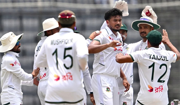 বাংলাদেশের বিপক্ষে হ্যাটট্রিকসহ ইতিহাসের প্রথম টেস্ট জয় পাকিস্তানের বিরুদ্ধে