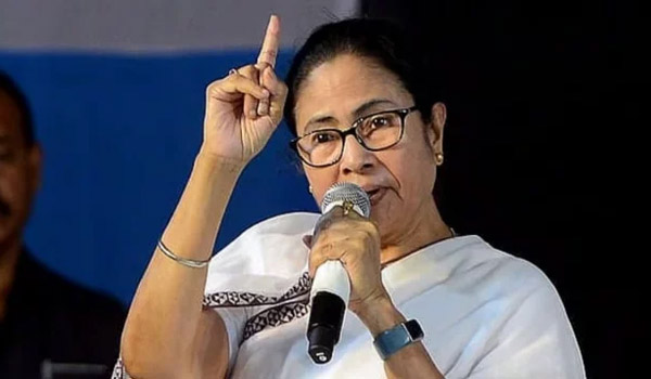 বুথফেরত জরিপ অগ্রাহ্য করে মমতা: ‘তৃণমূল রেকর্ড জয়ের পথে’