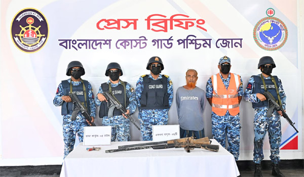 সুন্দরবনে অস্ত্র-গুলিসহ কুখ্যাত বনদস্যু মেজ জাহাঙ্গীর আটক